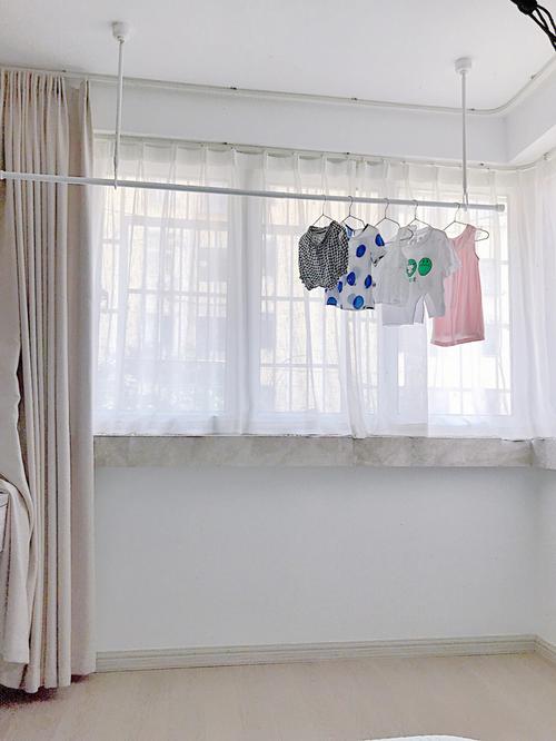 没干的衣服适合挂在住宅里吗