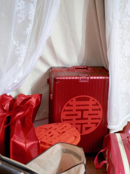 结婚女方行李箱里面装什么