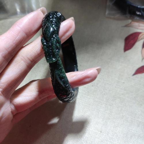 梦见黑蛇和绿蛇