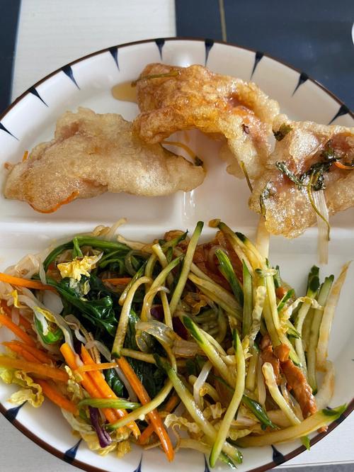 梦见吃饭没菜