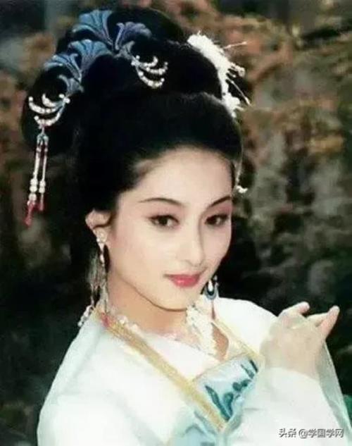 柳叶柔眉的女人天生异性缘就好吗