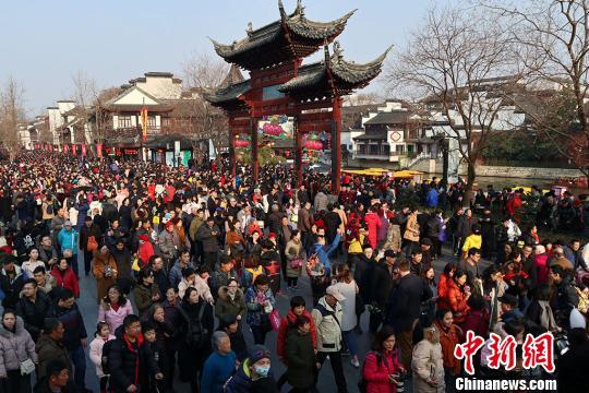梦见人潮涌动周公解梦,梦见人潮涌动是什么意思?