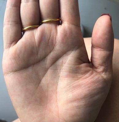 手相手掌:这种手相的人,感情不是很顺,适合晚婚!