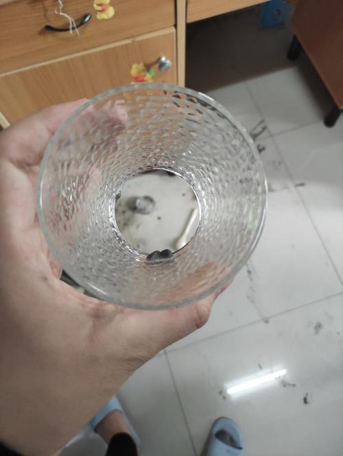 梦见玻璃杯子打碎了是什么预兆