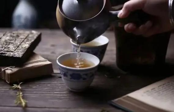 梦见骑在牛背上行走,周公解梦梦见骑在牛背上