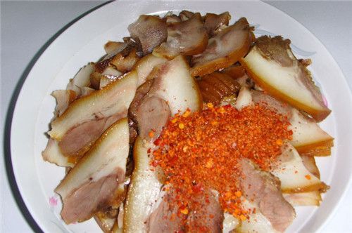 梦见自己吃熟的猪头肉什么意思