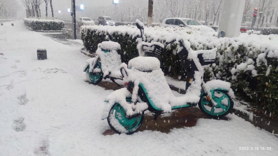 梦见过年飘雪花