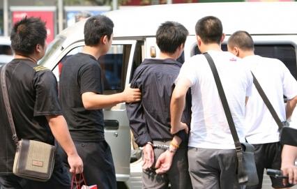 看见扒手属鸡会怎么做