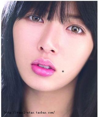 嘴边有痣的女人