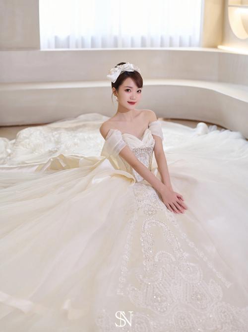 梦见自己穿白婚纱兆头是什么
