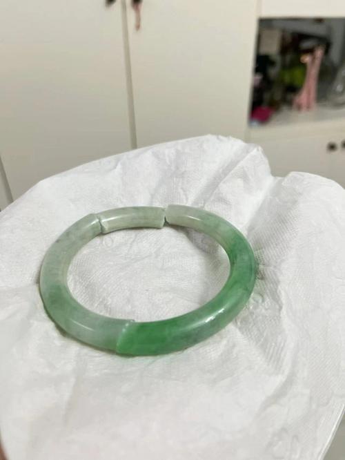 玉镯摔碎了能放家里吗