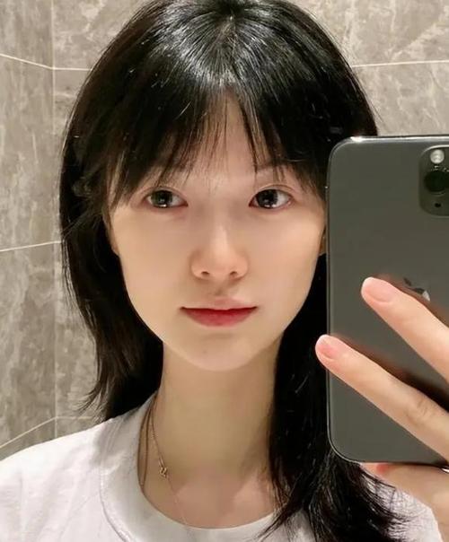 白羊女素颜出门遇熟人的反应