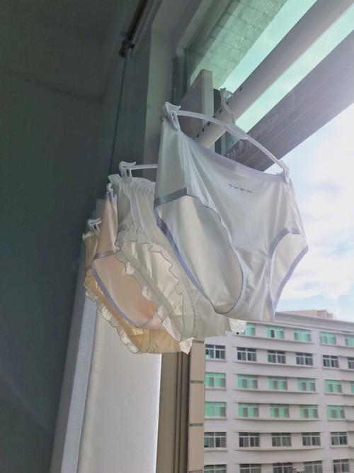 梦见自己忘了穿内裤出门了