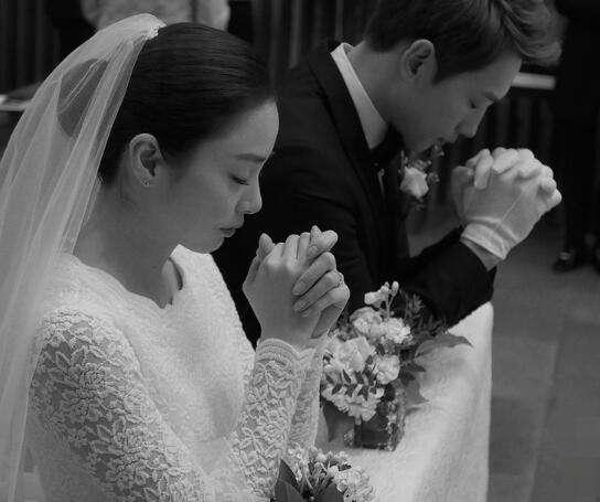 双宋夫妇大婚,布满桔梗花藏真爱告白大婚