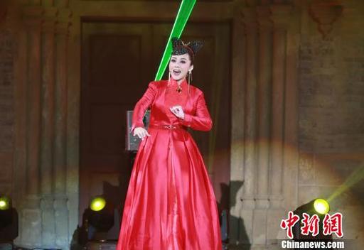 属马女去看演唱会都会带上谁