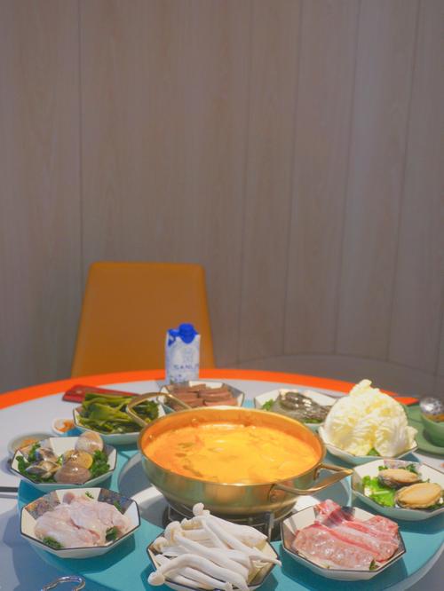 做梦梦见火锅,注意吉祥色彩为橙色