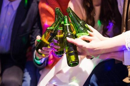 梦见自己喝酒好不好_运势如何?