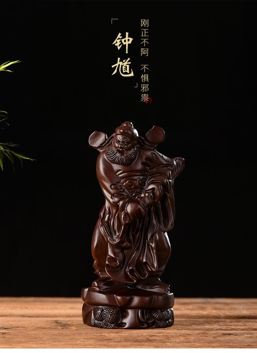 双手断掌纹的男人客厅挂钟馗像好吗
