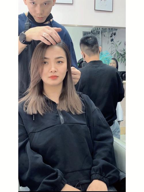女人梦见头发染黑什么意思