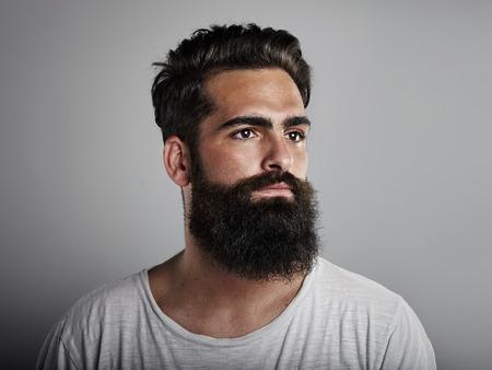 男人留胡子风水讲究