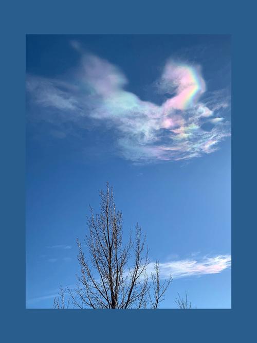 梦见天空很美的彩云是什么意思
