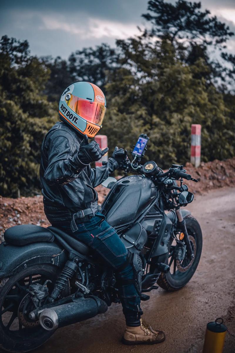 梦见搭摩托车