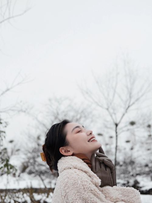 女人梦见雪落在自己身上