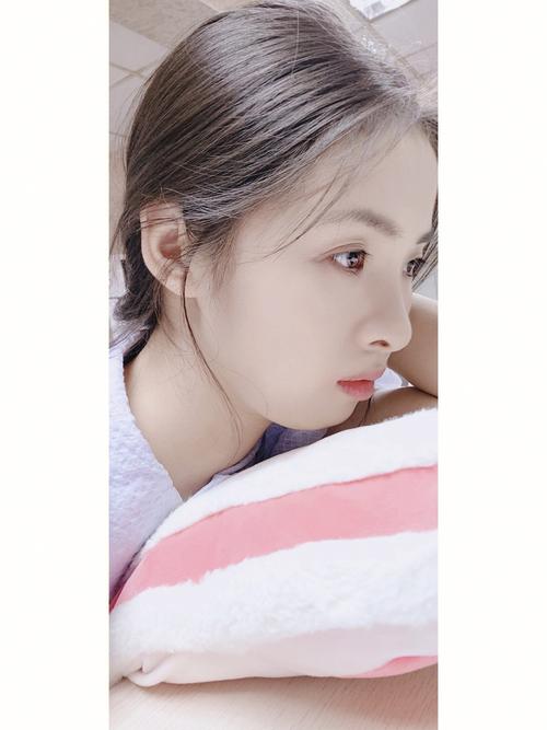 下巴很短的女人目光短浅吗
