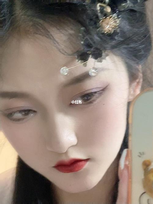 女人眼睛细长的性格特点