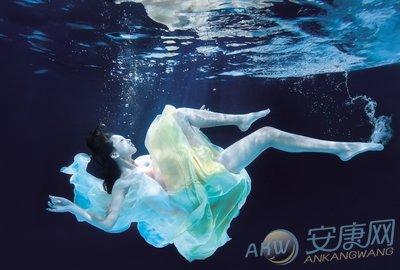 梦见自己在水里面