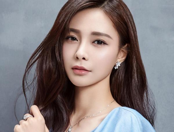 离婚后不敢再爱的生肖女人