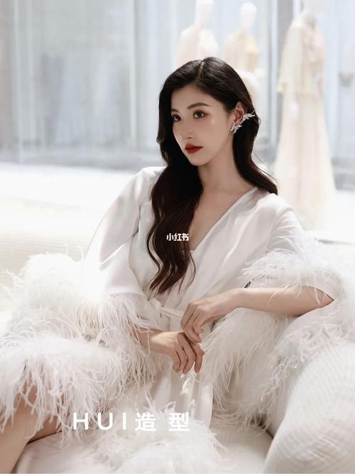 看见镜子就忍不住照一照的星座女
