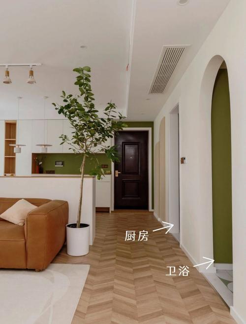 2020年卫生间门对客厅的化解