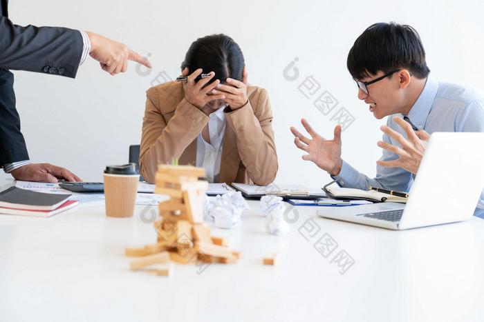 梦见开会与人争吵