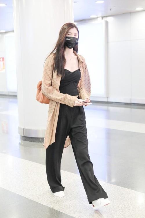 穿连衣裙比穿运动装更迷人的星座女