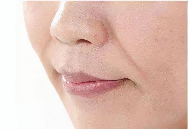 法令纹深的女人容易有好的桃花运吗