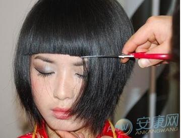梦见自己的头发剪短了