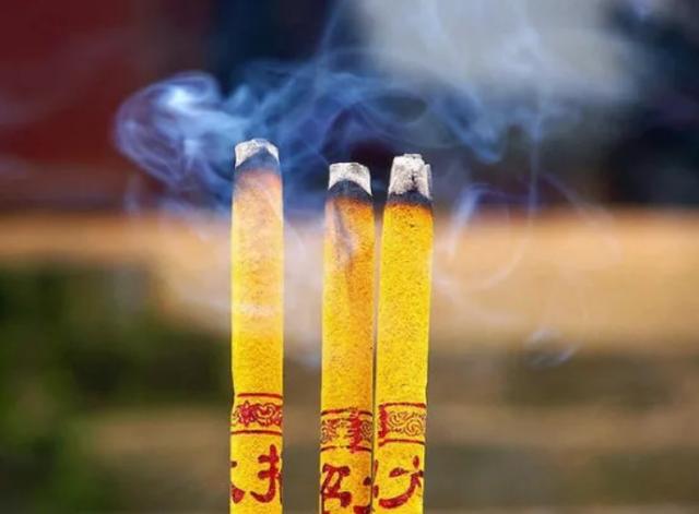 梦见给菩萨上香香断了,梦见给菩萨上香香却断了是怎么回事