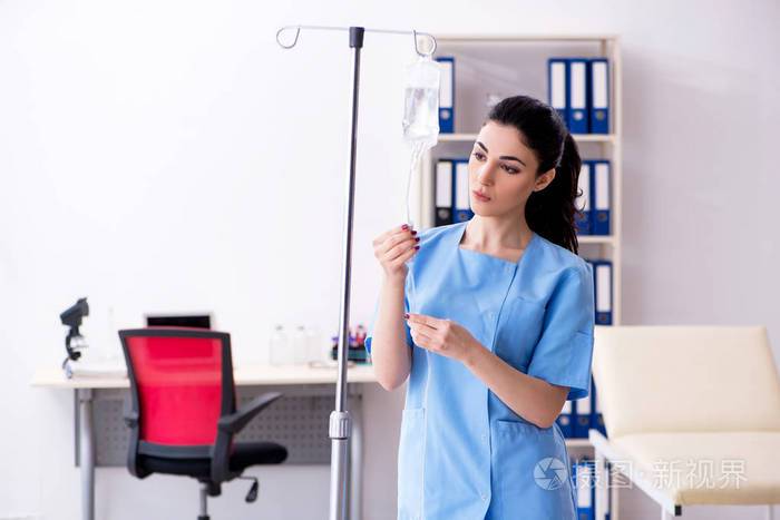 女人梦见在打点滴输血啥意思