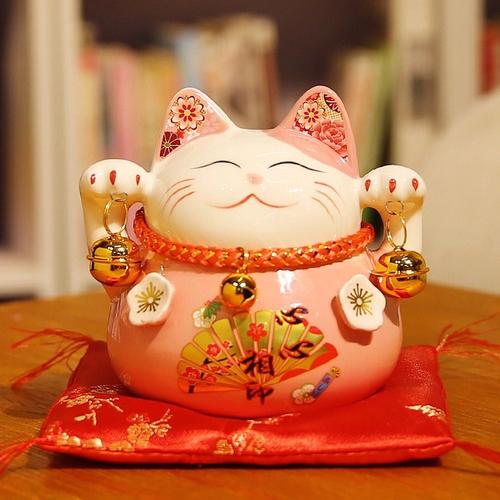 摆放两只招财猫风水会不会更好?招财猫放再最醒目的位置好不好?