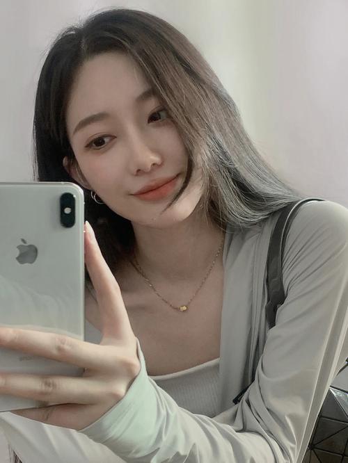 就算是晒黑了也很爱美的生肖女