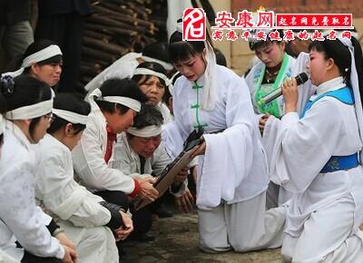 梦见和我爸爸带孝