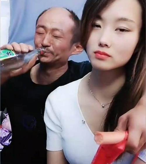 面相看会娶美妻的丑男