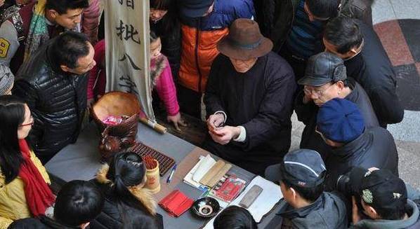 一个算命先生告诉你算命为什么要收费、和收费的标准