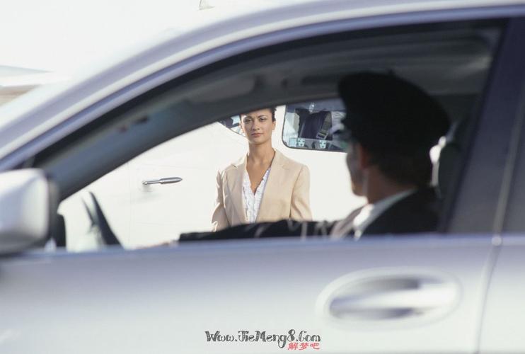 梦见坐别人车
