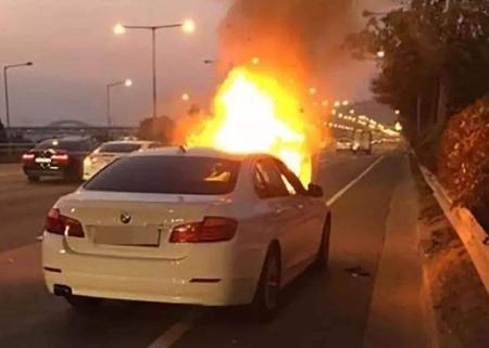 梦见车着火了