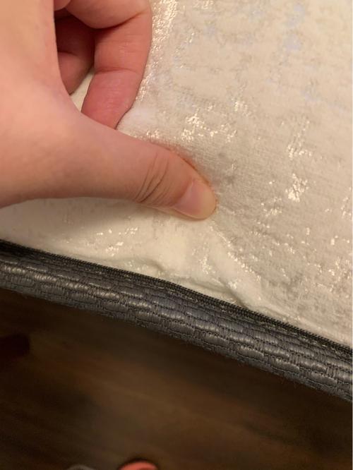 梦见床垫有个洞