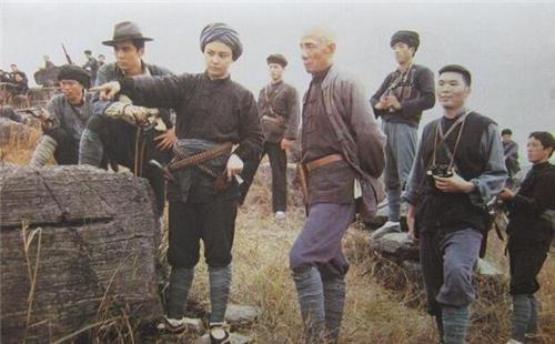 梦见土匪进村