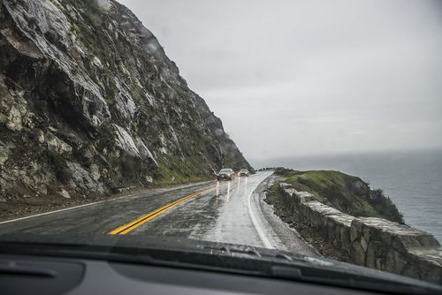 做梦梦到坐车山路险峻