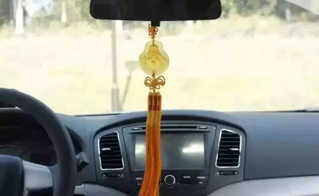 车上不宜摆放什么物品